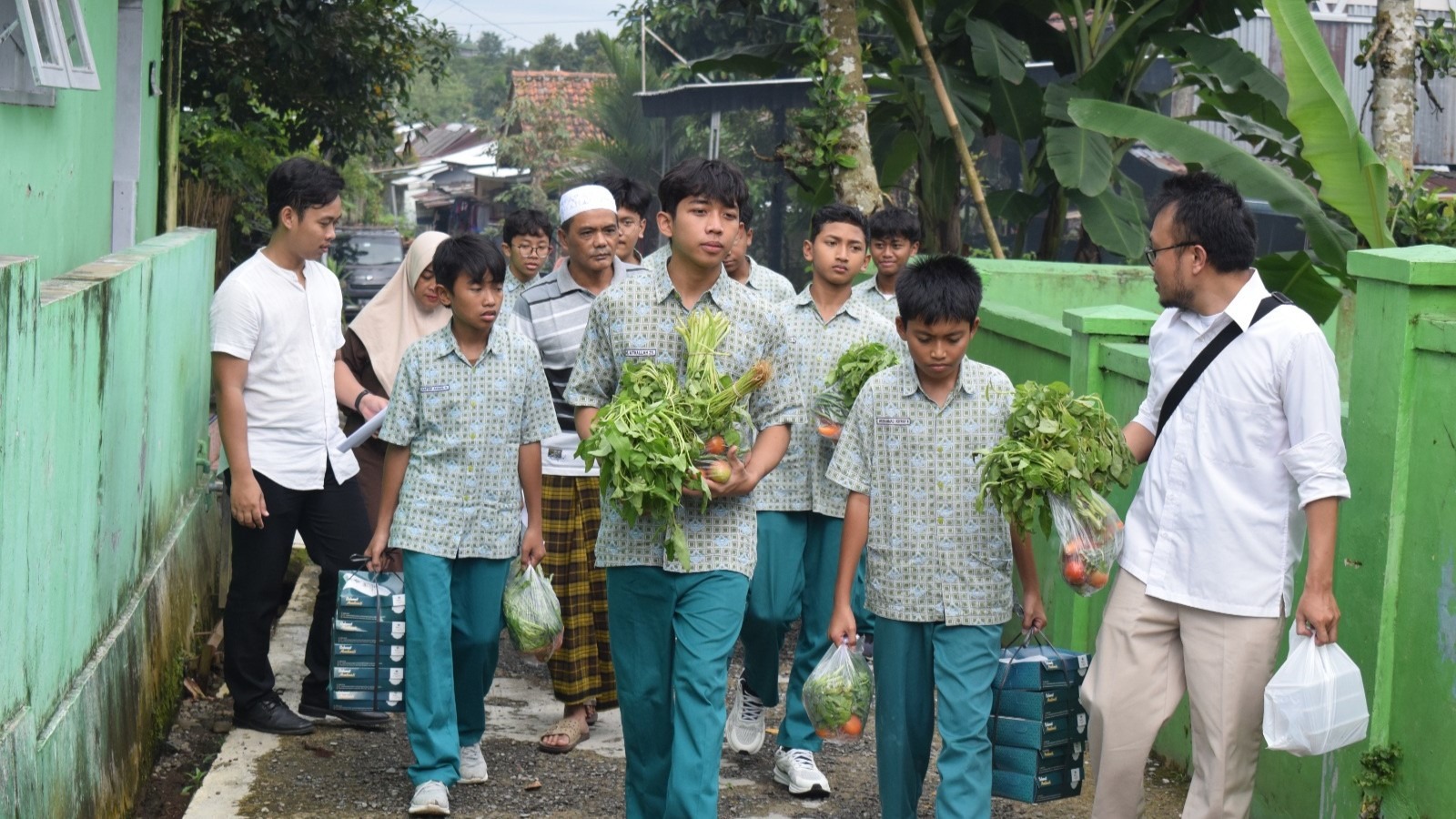 Santri AABS Purwokerto Berbagi 1.650 Paket Ifthor untuk Warga Sekitar Boarding