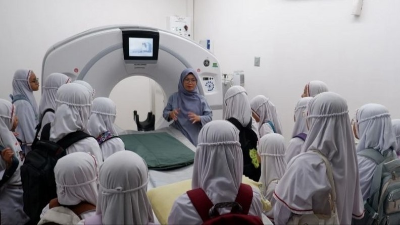 Outdoor Study Edukatif di RS JIH Purwokerto: Siswa Belajar Menjaga Organ Pencernaan Langsung dari Ahlinya